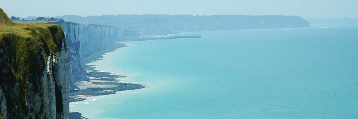 Image Installateur borne de recharge Petit-Caux