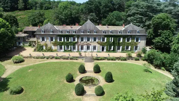 Borne de Recharge EV Installateur borne de recharge Charbonnières-les-Bains